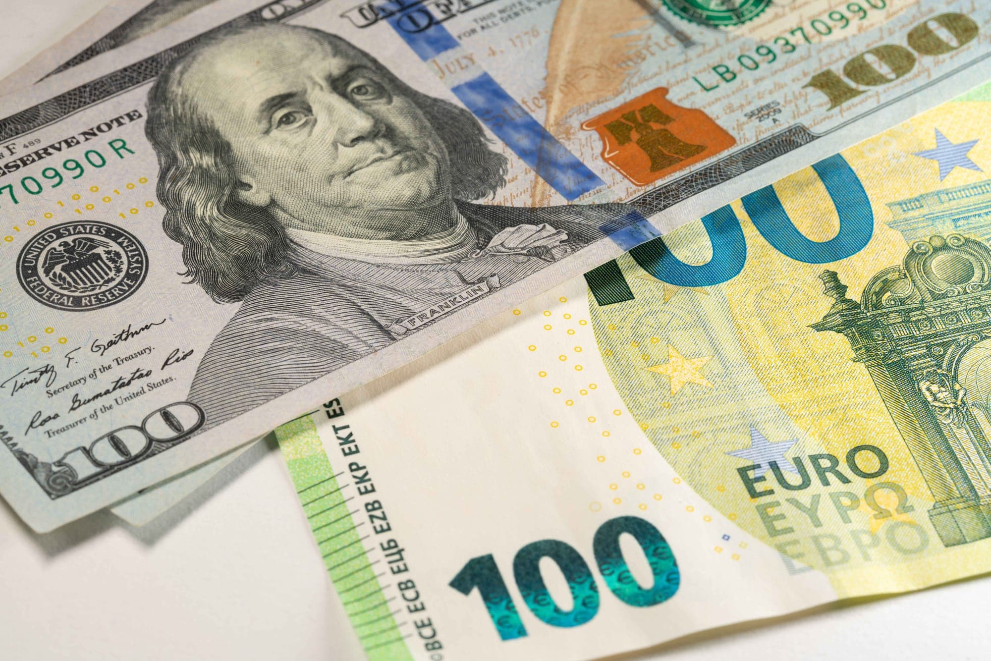 EUR/USD represented in an image.