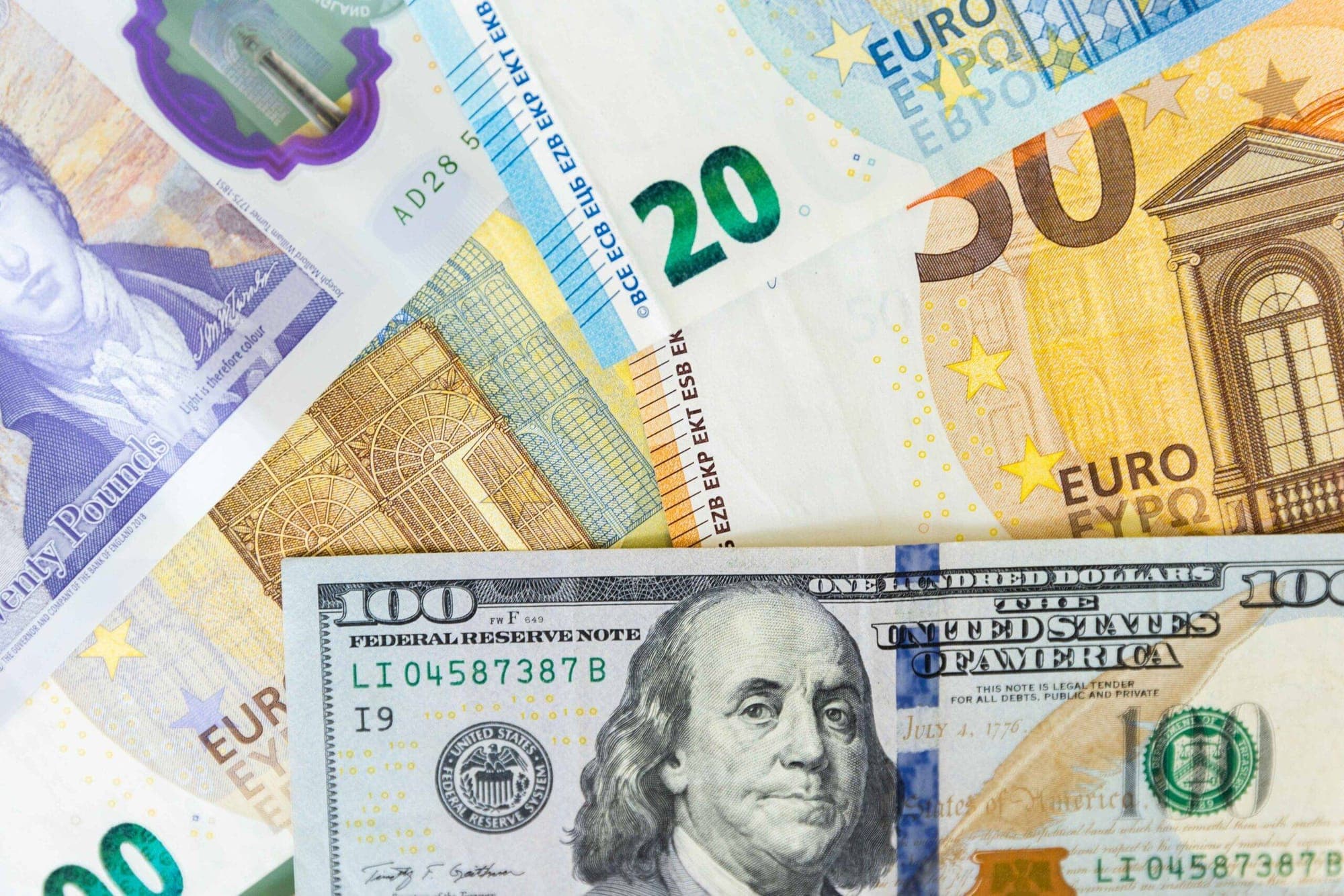 EUR/USD Weekly Forecast represented in an image.