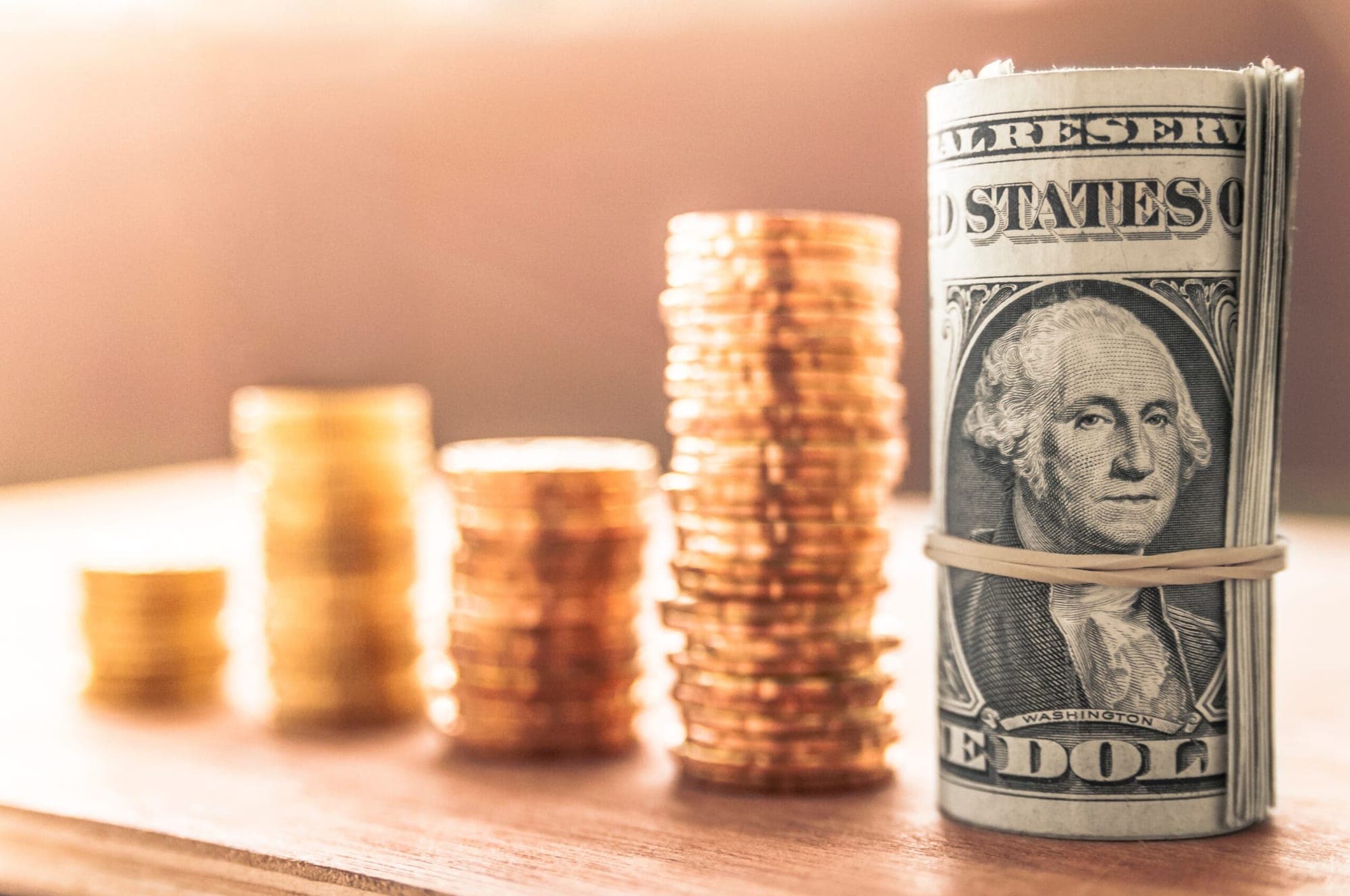 US Dollar holds steady amid mixed Wall Street trading represented in an image.
