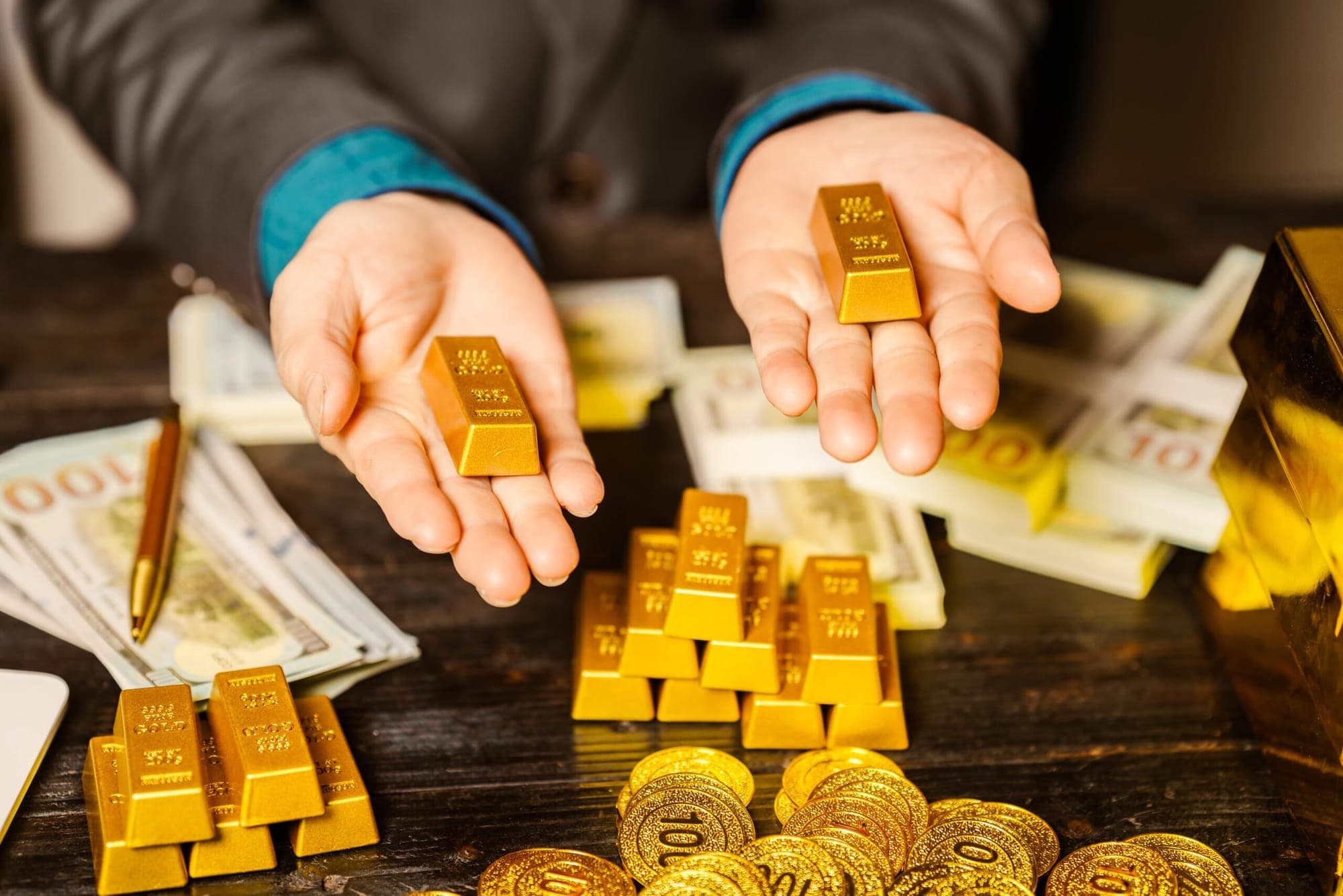 How to Trade Gold-Linked Forex Pairs in Volatile Markets?