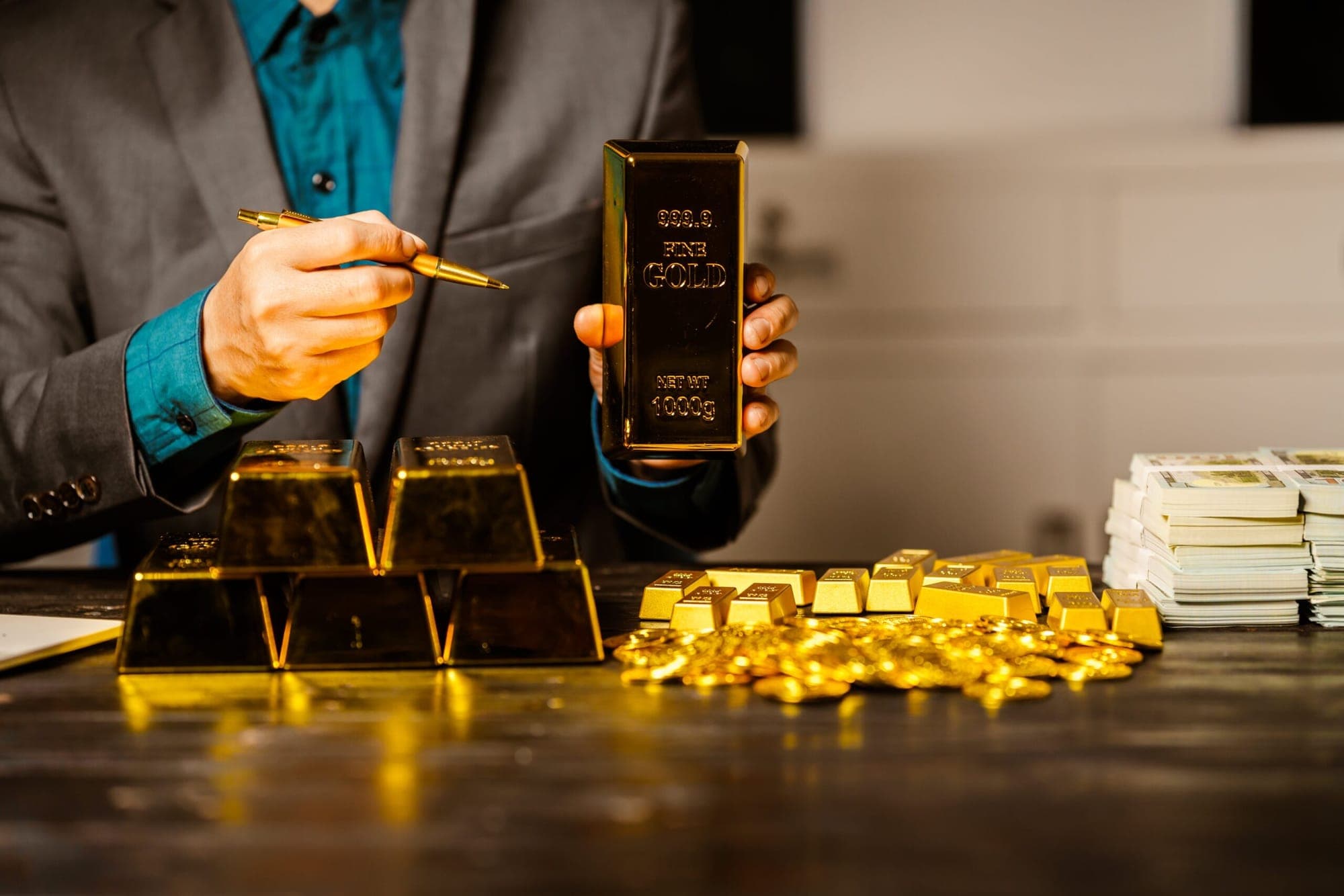 Why Are Retail Investors Buying Physical Gold Again in 2025?