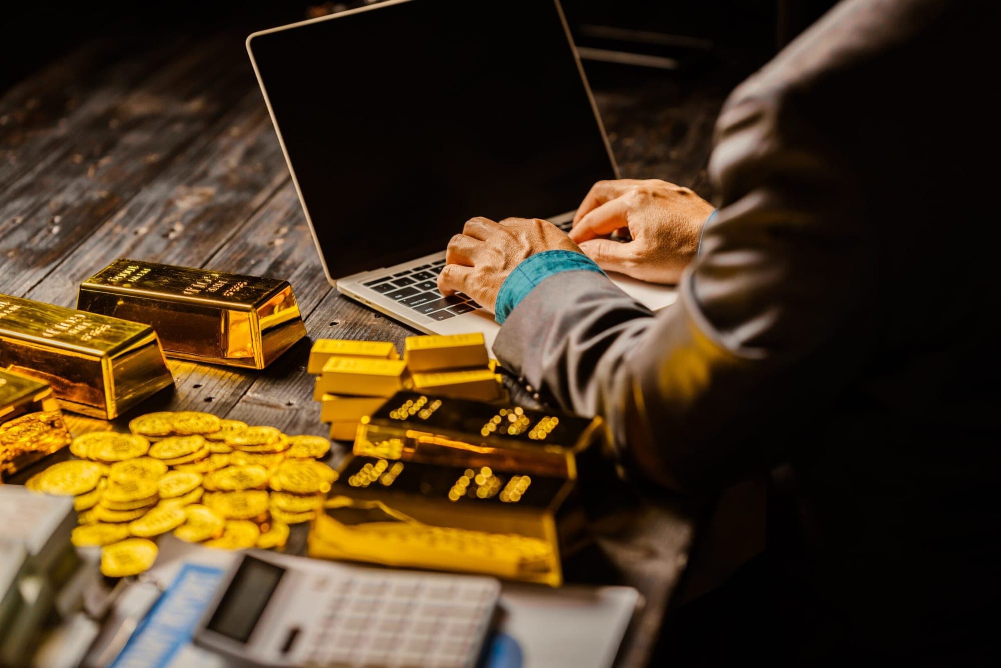 How are Gold and Forex Correlated?