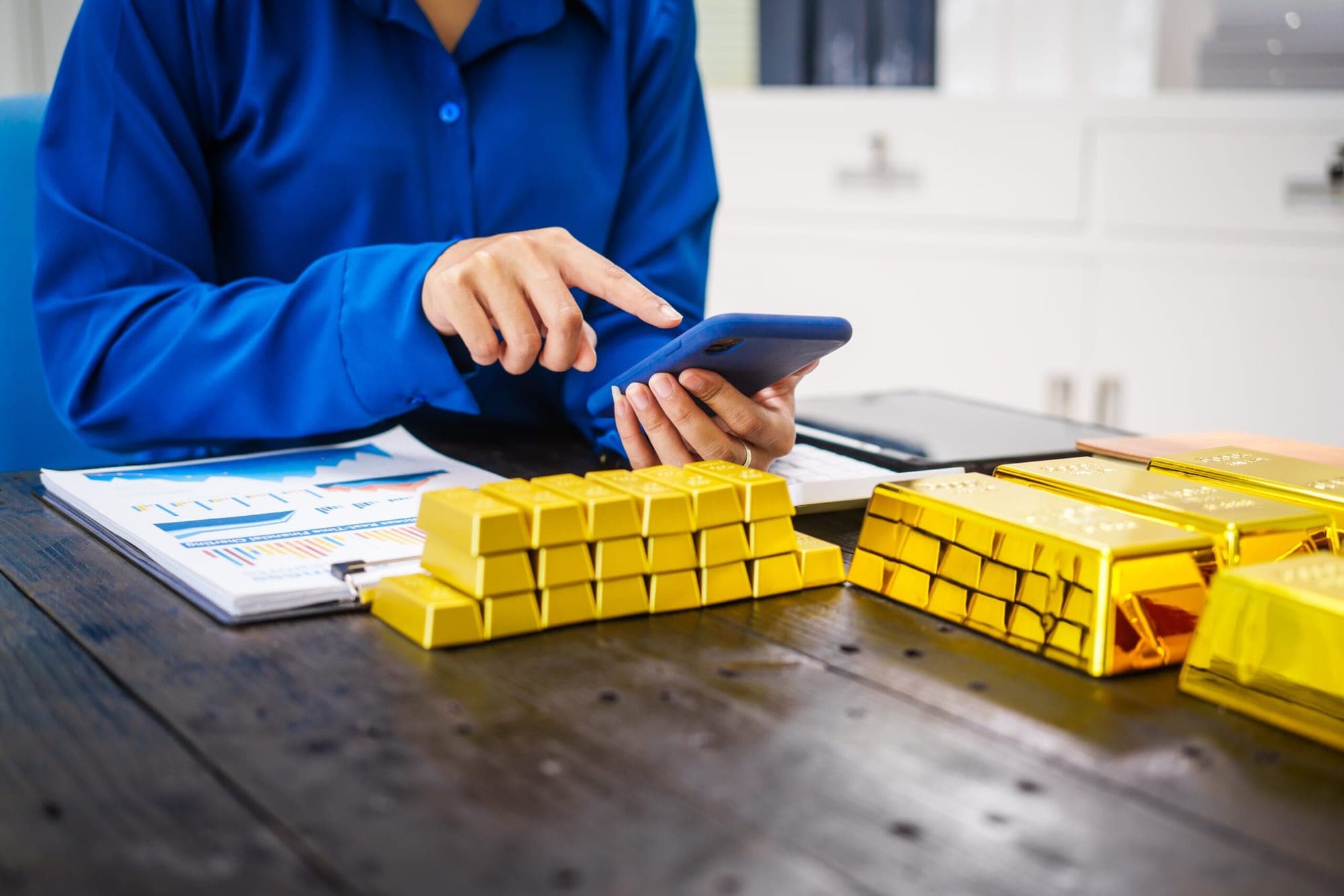Is Gold Investment a Good Idea for Portfolio Diversification?