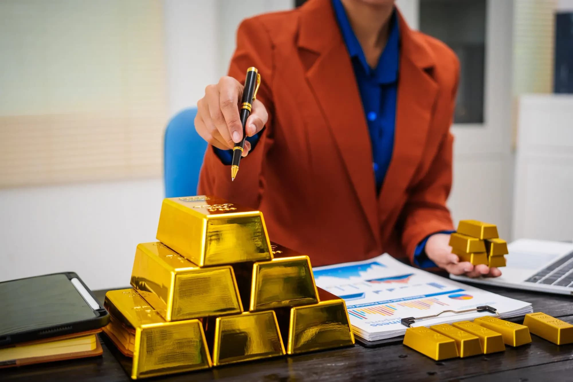 Gold vs Bonds: Which Is a Better Inflation Hedge in 2025?
