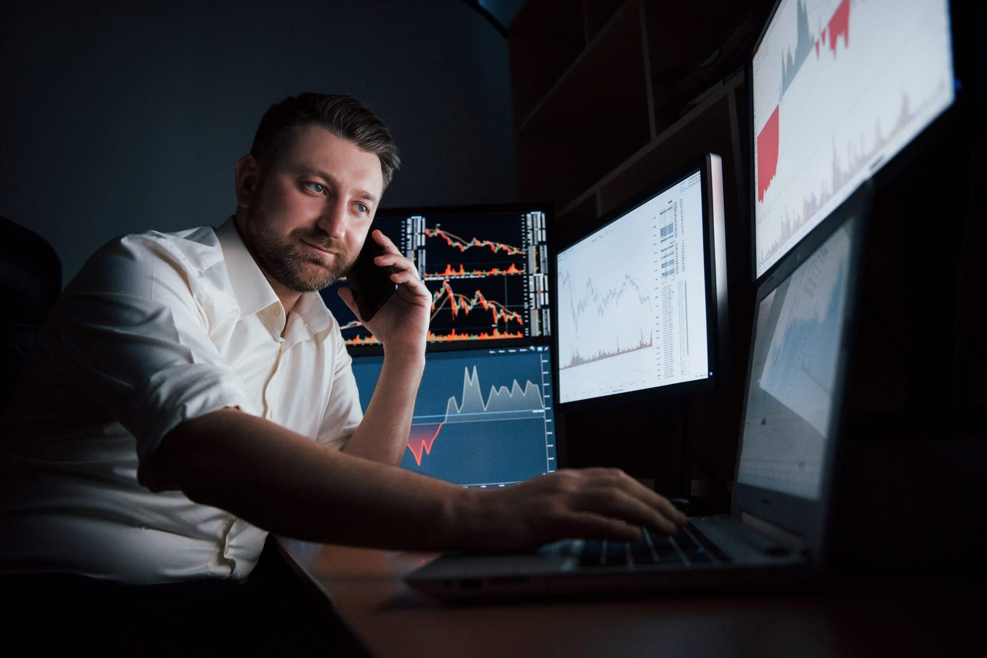 How Forex Brokers Hedge Your Trades?