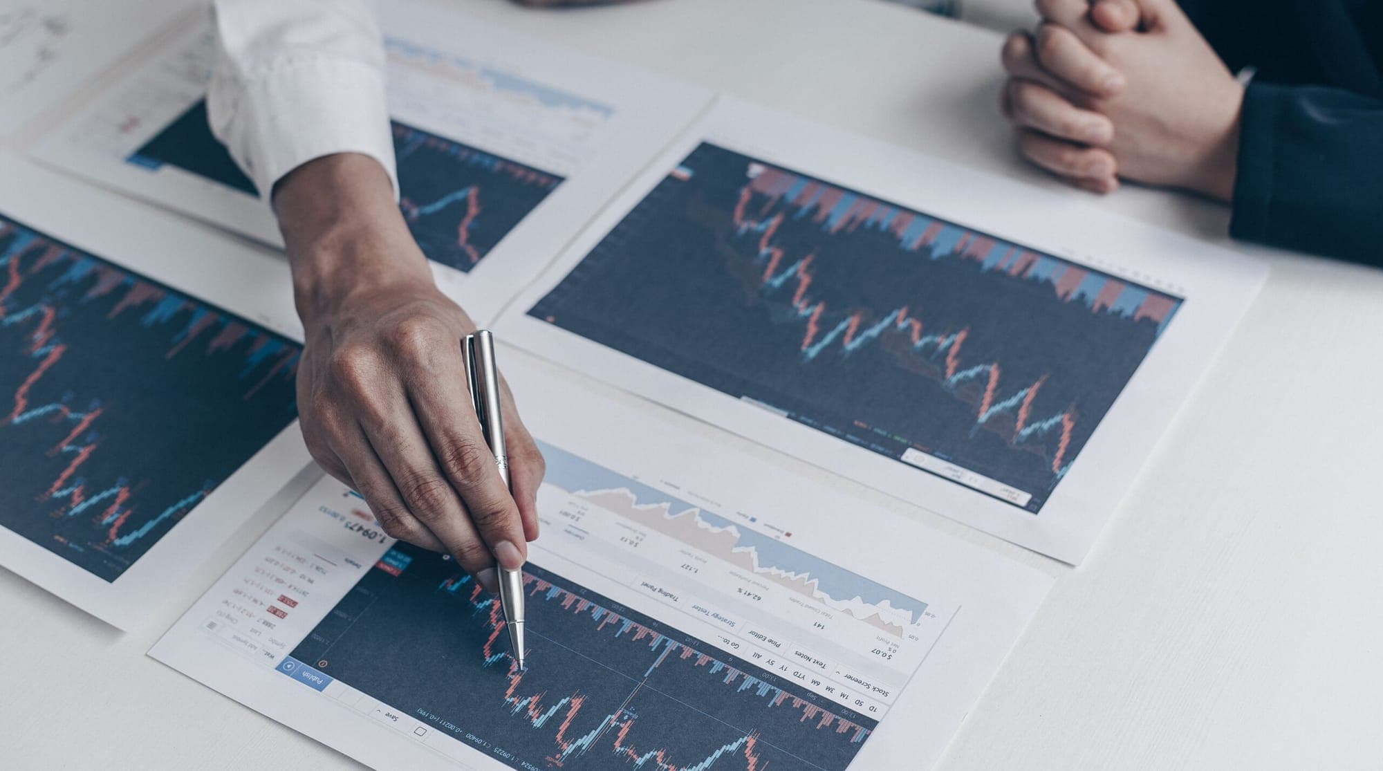 What Is the Difference Between Spot FX and Forex Futures?
