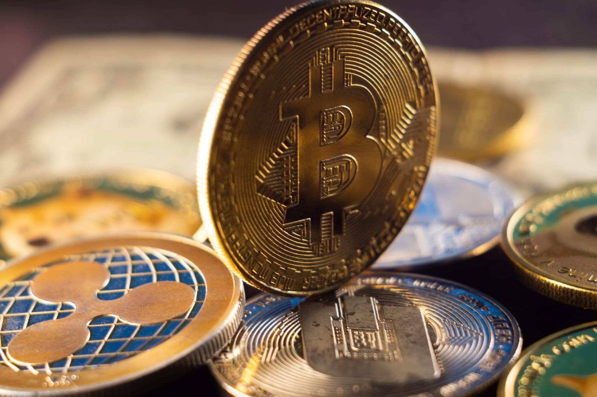 Gold vs Bitcoin: Comparison for Safer Investment Decisions