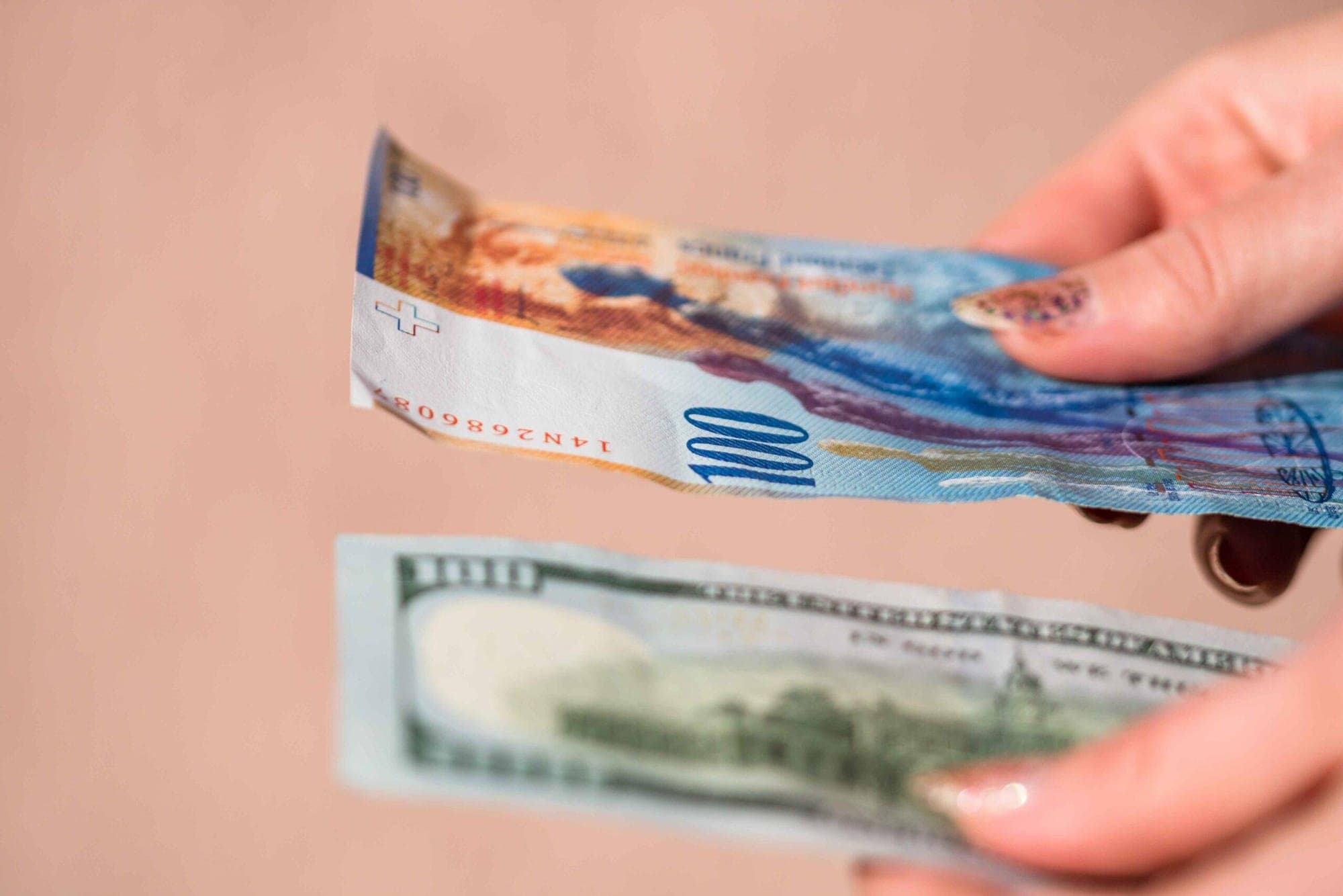 EUR/USD represented in an image.
