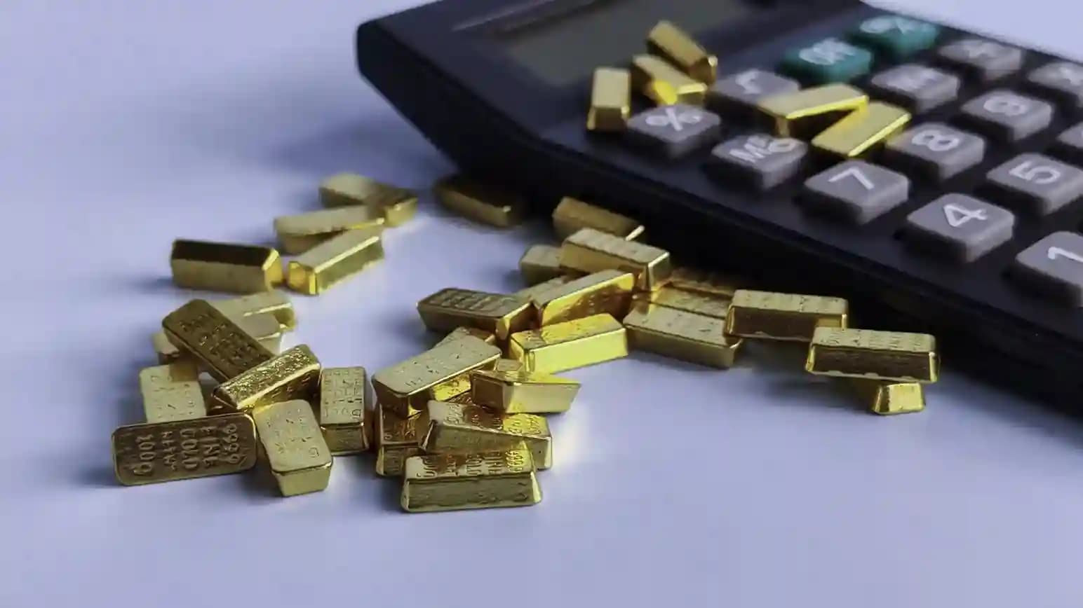 Gold Price Rise Ahead of Tariff Deadline: Why It’s Happening?