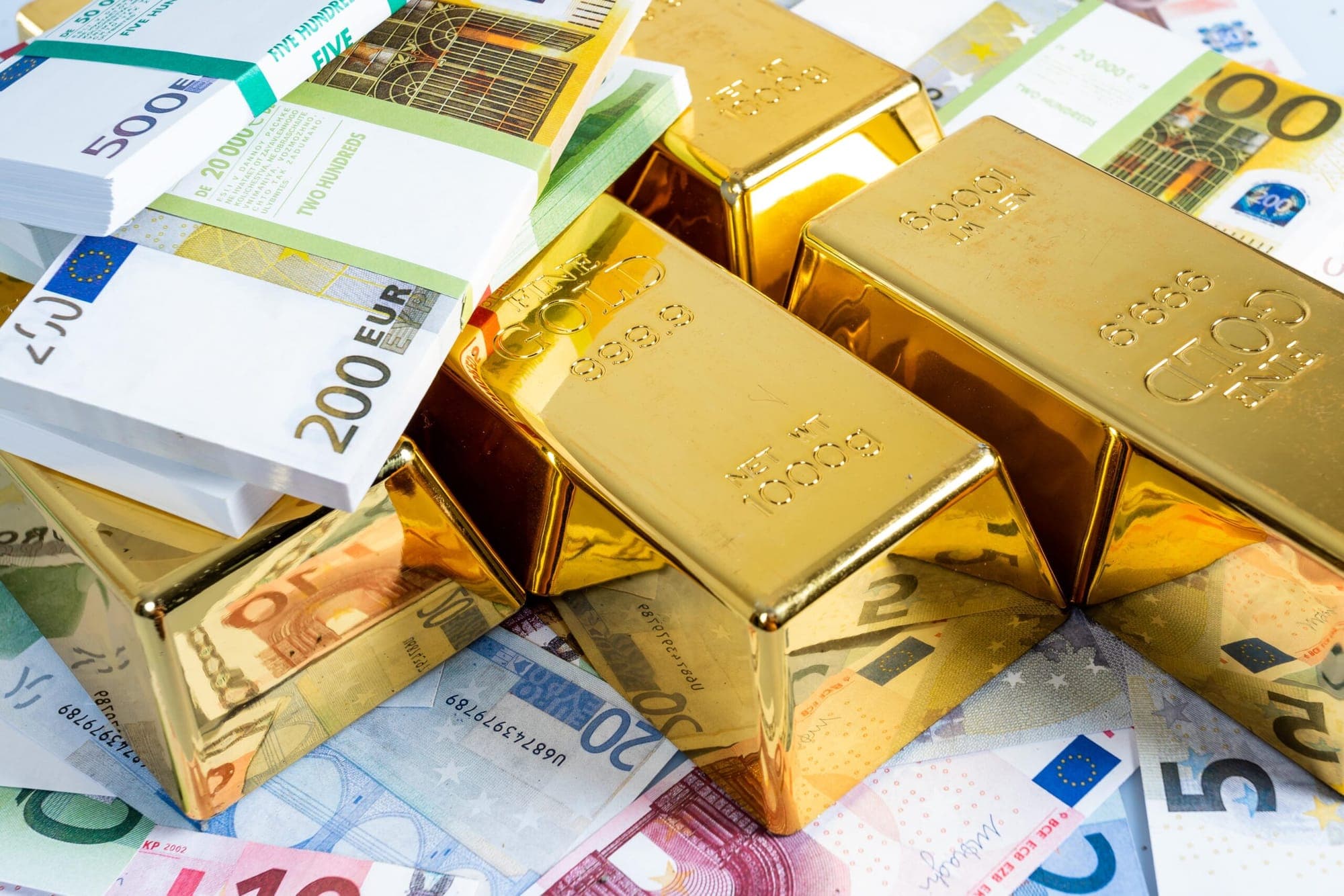 How to Trade Gold During War Without Getting Caught in a Trap?