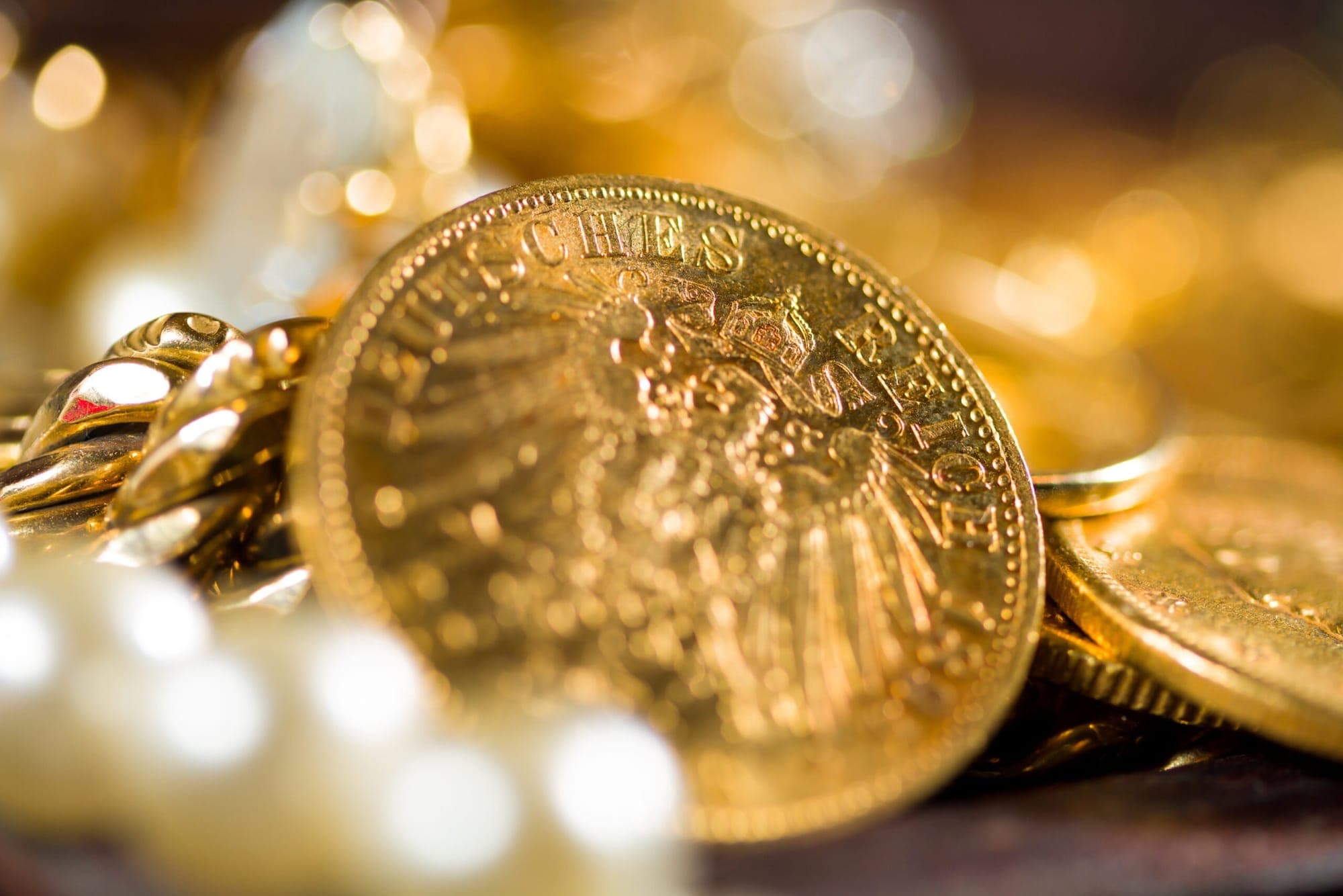 Bearish gold price outlook due to bond yields and Fed's rate hike prospects impact recovery hopes represented in a picture.