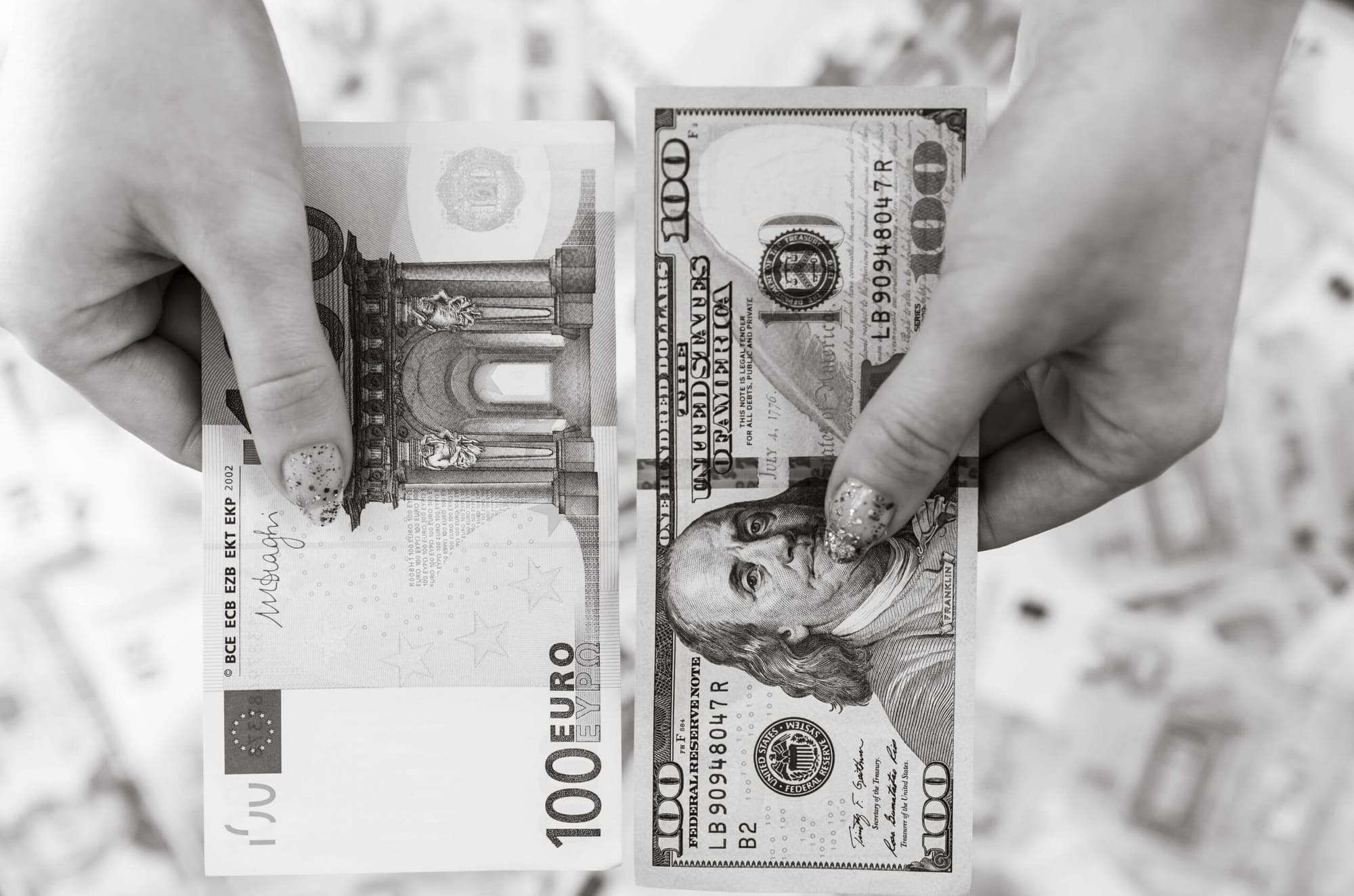 De-Dollarization and Forex: How Will It Affect the USD?