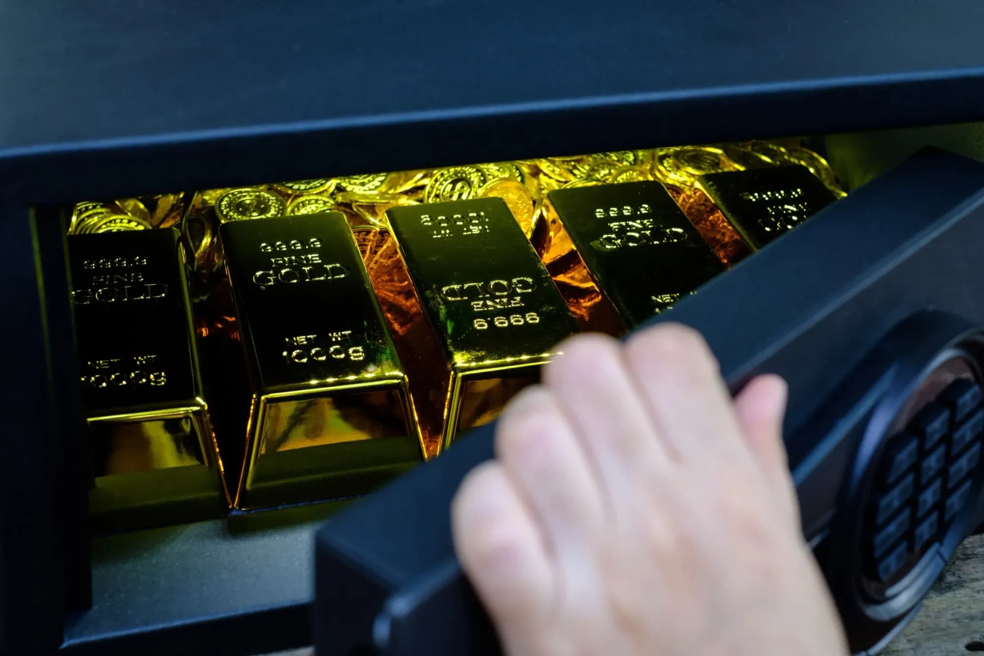 Gold Safe-Haven Status: 10 Times Gold Protected Traders in Crisis