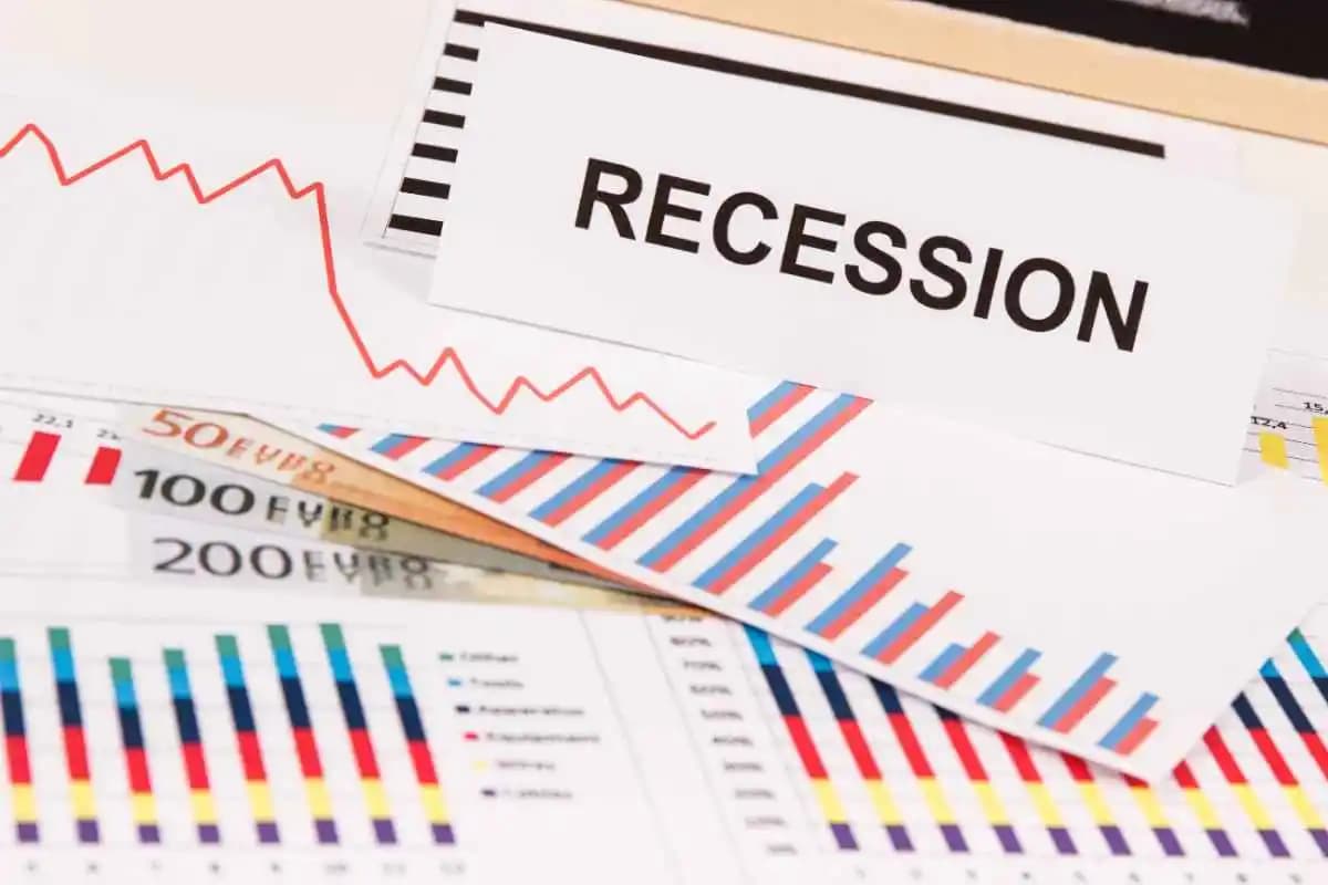 Gold Predicts Recessions Early: How It Signals a Downturn