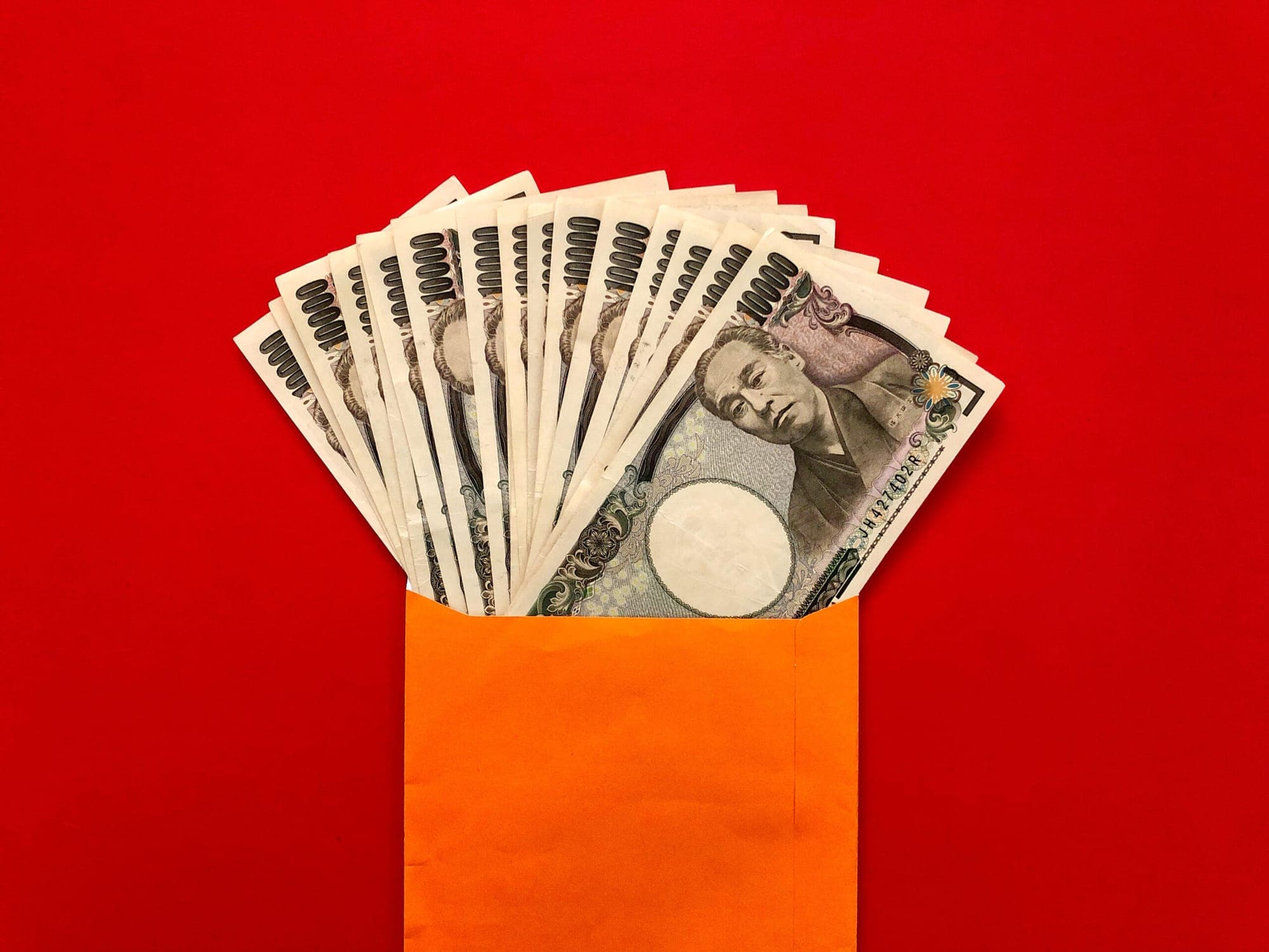 Yen's Fall Raises Concerns for Japan represented in a picture.