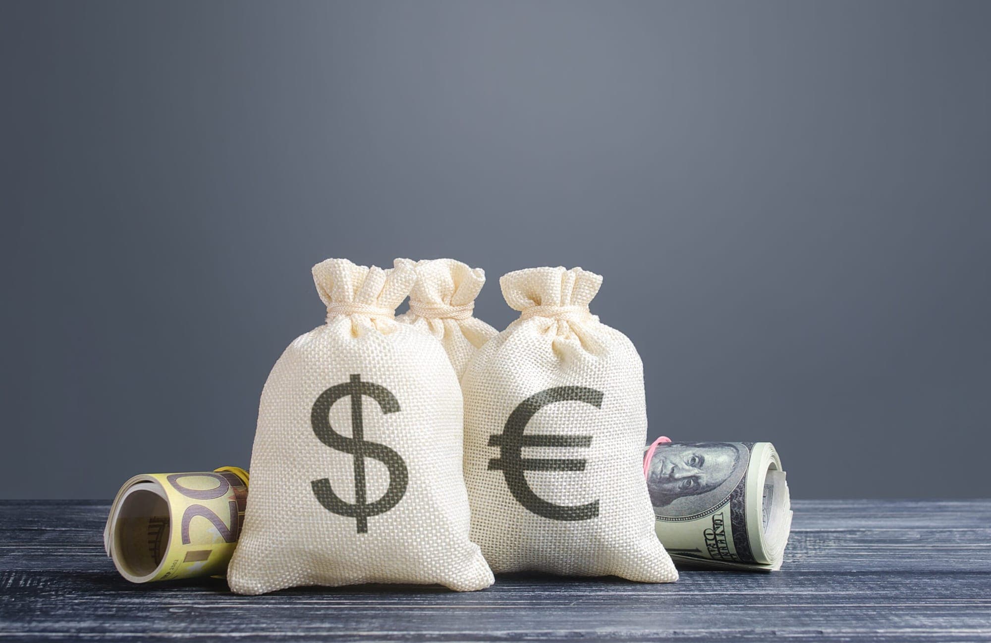 How Monetary Policy Affects FX Trading represented in a picture.