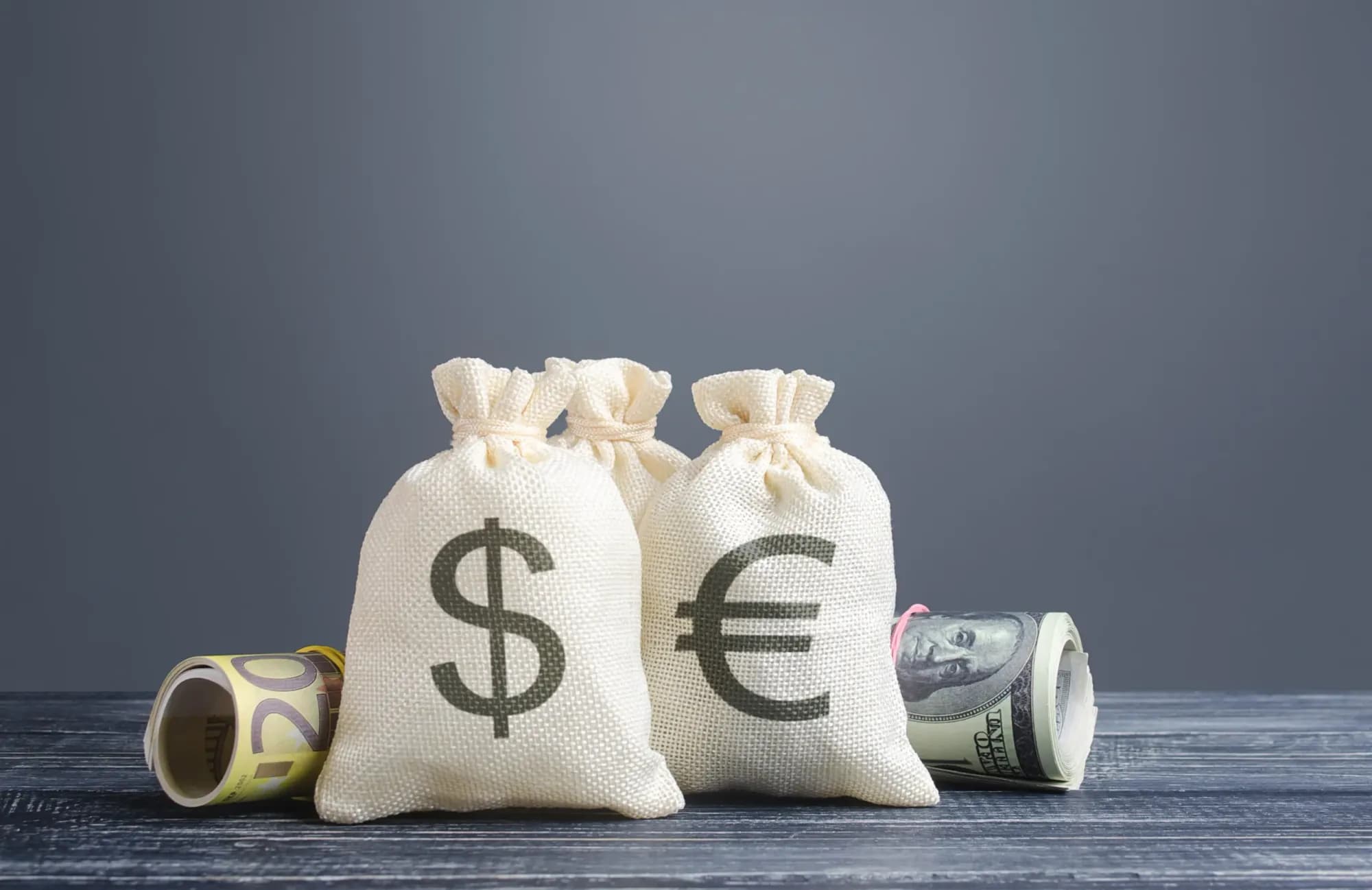 What Is The Difference Between a Strong and Weak Currency?