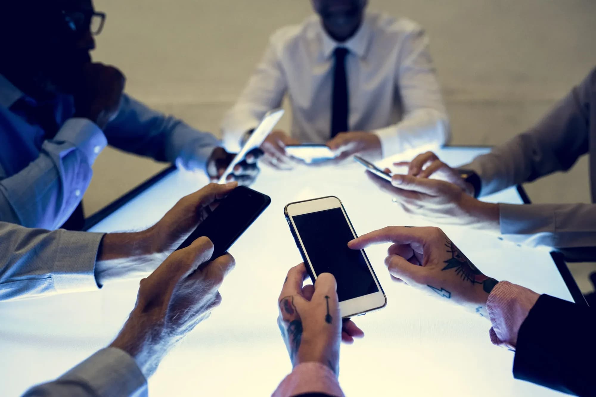 Social Media Hype in Forex: Trading Sentiment Explained
