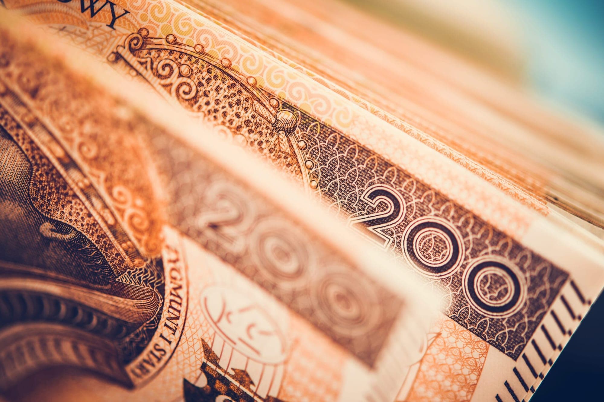British Pound Faces Decline Amidst Growing UK Unrest
