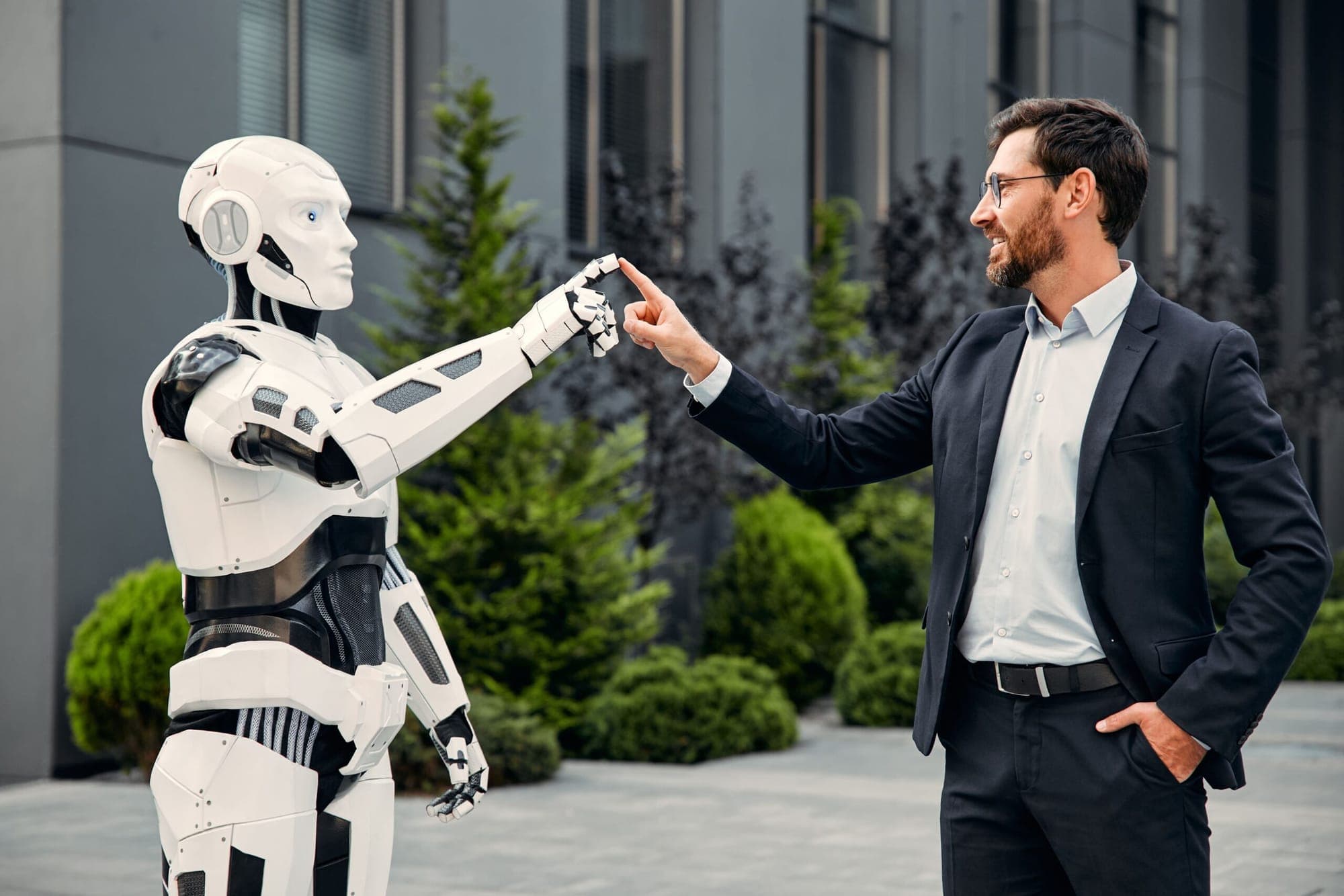 Is AI in Forex Trading Better Than Human Traders in 2025?