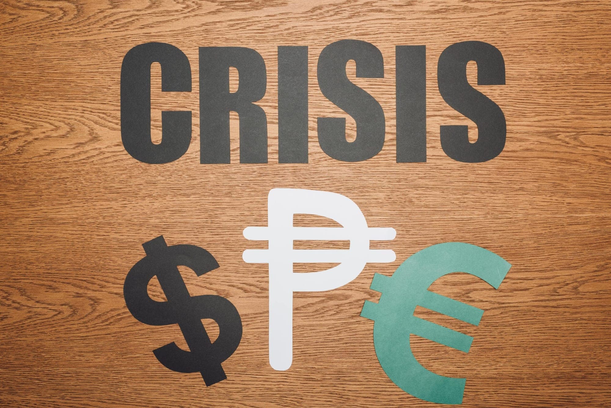 What Triggers a Currency Crisis? Key Examples (2020–2025)