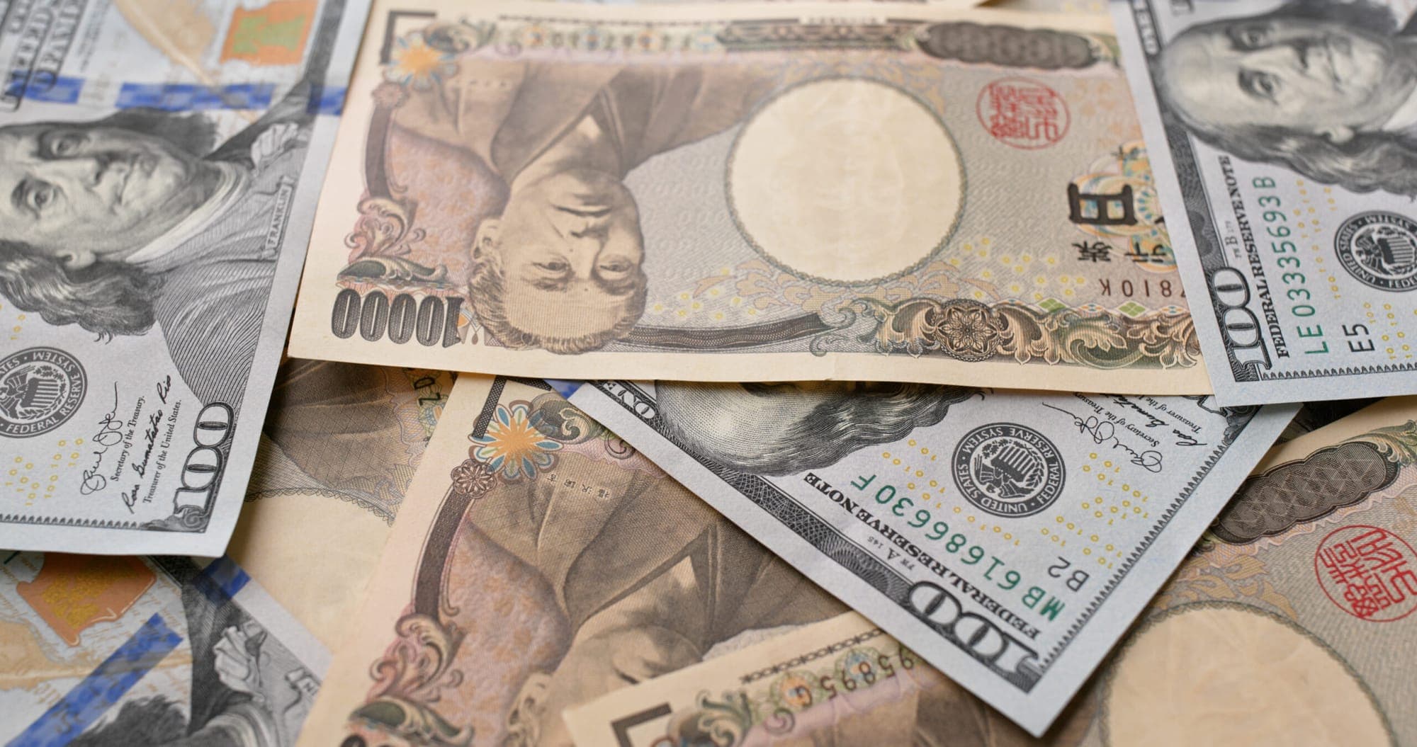 Japanese Yen Succumbs as USD regains strength represented in a picture.