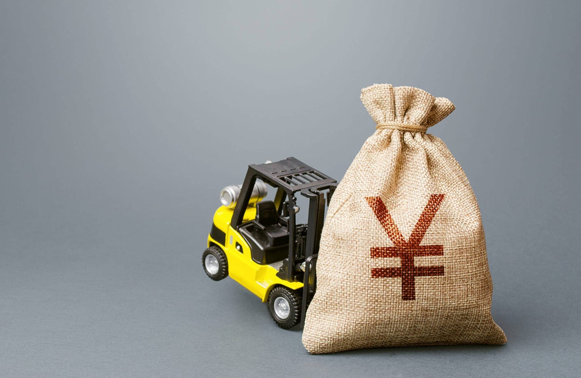Chinese Yuan Rises represented in an image.