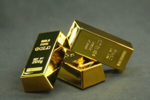 Gold Price Oscillates Around $1,960 Amid Divided Response to Fed’s June Policy