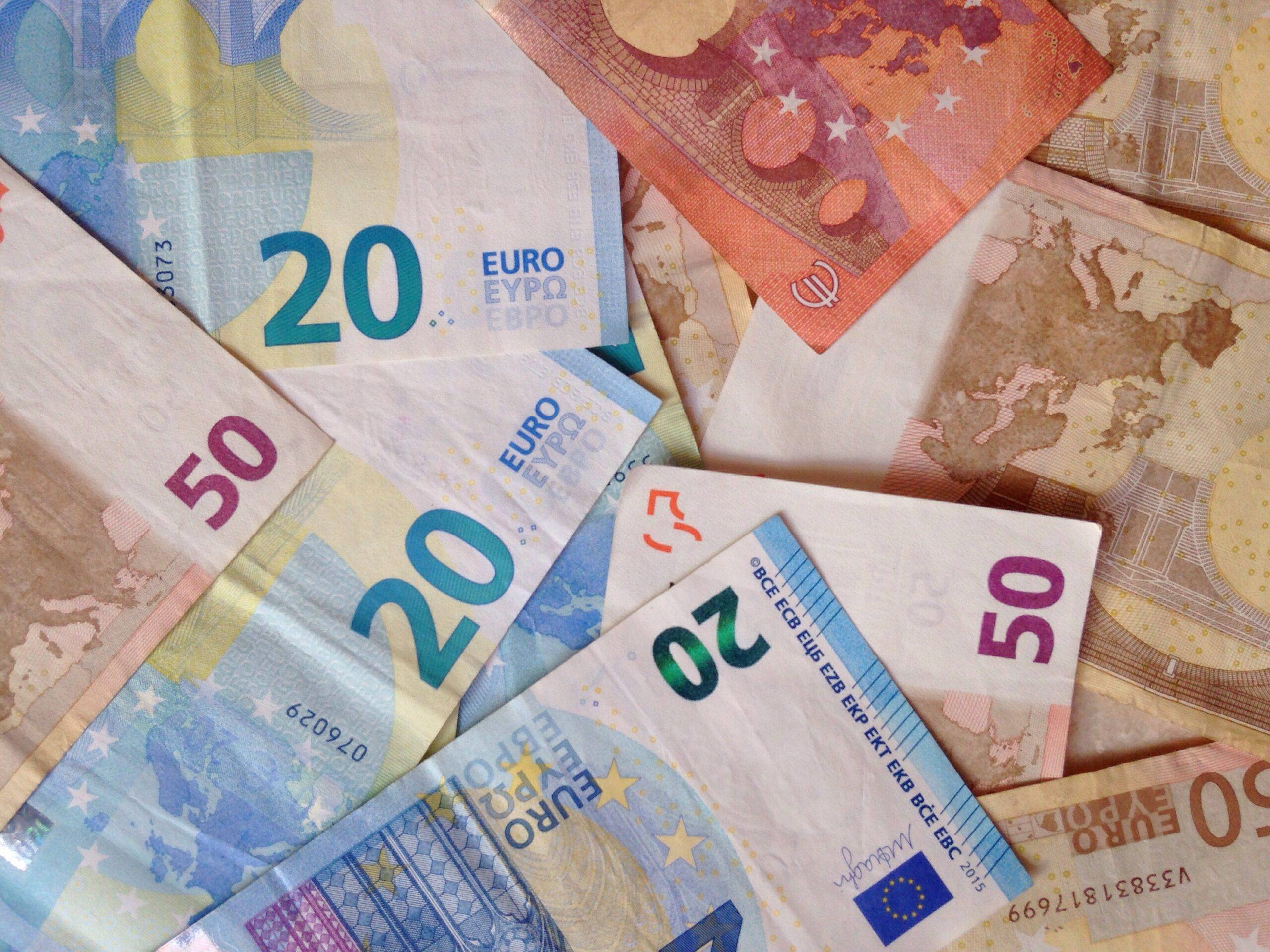 Euro Faces Challenges represented in an image.