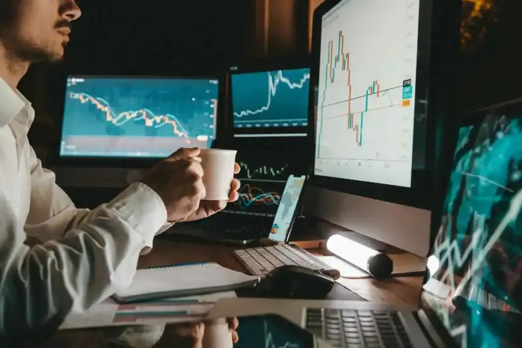 What Happens to The Dollar Strength During Global Crisis?