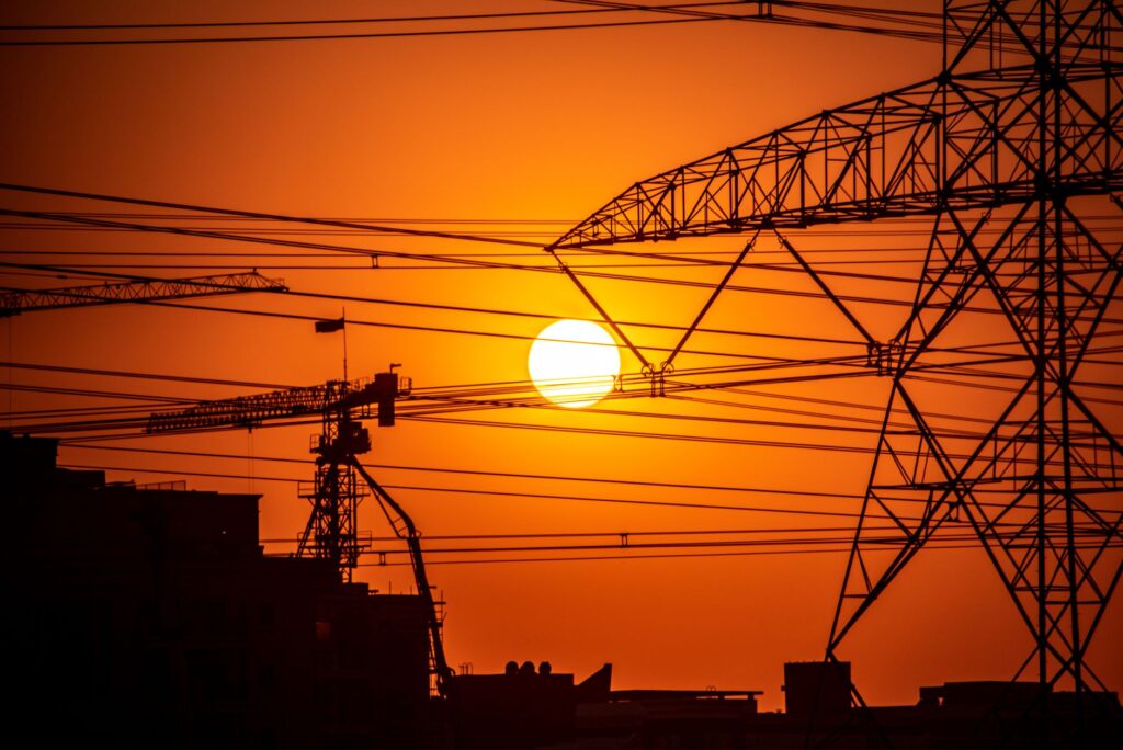 Oil Spike Recession Fears Return as Brent Tops $100